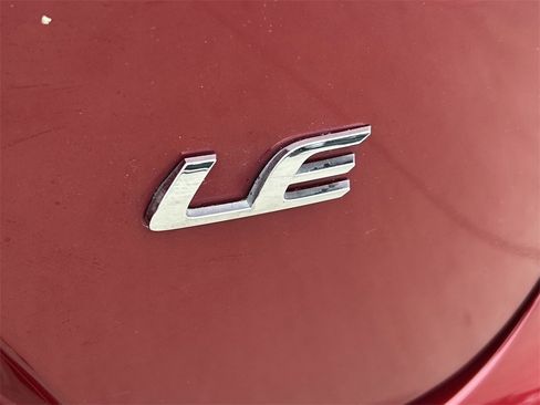 Used 2022 Toyota Corolla LE image 11