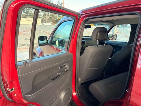 Used 2012 Jeep Liberty Sport w/ Driver Convenience Group AWD/4WD image 61