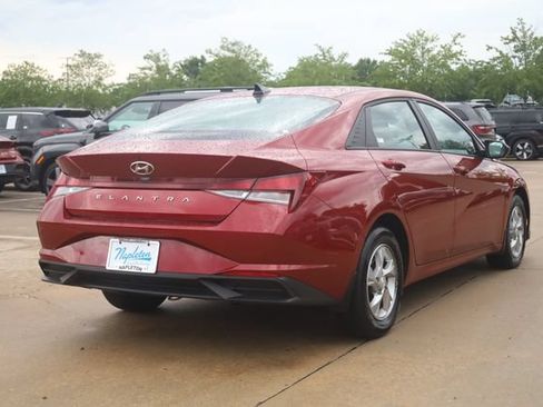 Used 2023 Hyundai Elantra SE FWD image 4