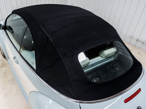 Used 2010 Volkswagen Beetle Convertible image 7