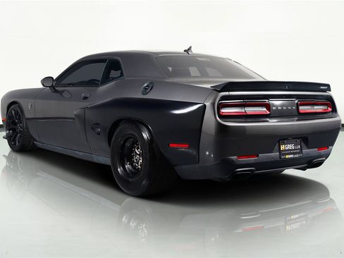 Used 2016 Dodge Challenger SRT Hellcat RWD image 18