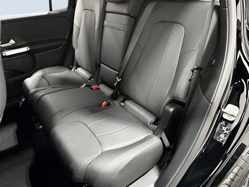 Used 2025 Mercedes-Benz GLB 250 4MATIC image 30