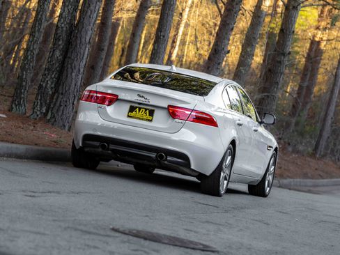 Used 2019 Jaguar XE Premium image 52