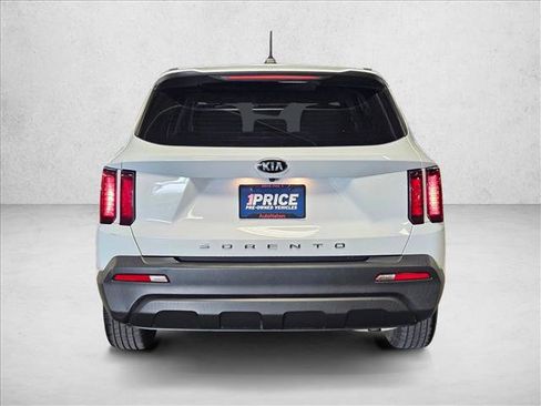 Used 2021 Kia Sorento LX FWD image 7