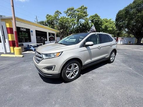 Used 2018 Ford Edge Titanium w/ Equipment Group 301A FWD image 3