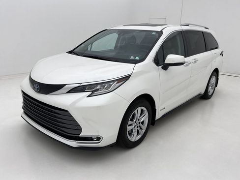 Used 2021 Toyota Sienna Limited AWD/4WD image 4