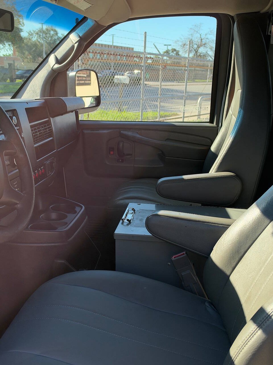 Used 2015 Chevrolet Express 2500 RWD image 34