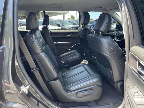 Used 2022 Jeep Grand Cherokee L Limited AWD/4WD image 18