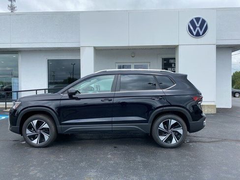 New 2025 Volkswagen Taos SE image 14