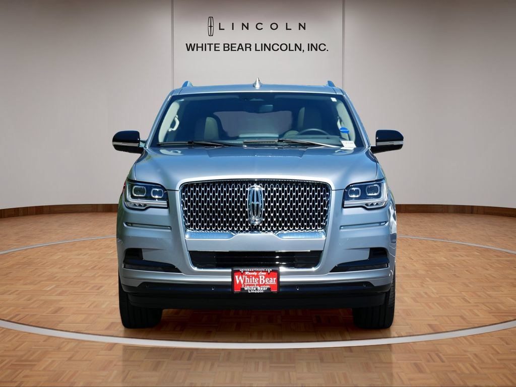 Used 2024 Lincoln Navigator Reserve AWD/4WD image 2