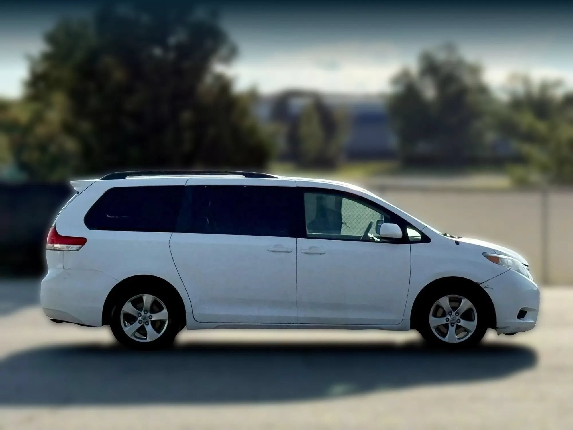 Used 2012 Toyota Sienna LE FWD image 7