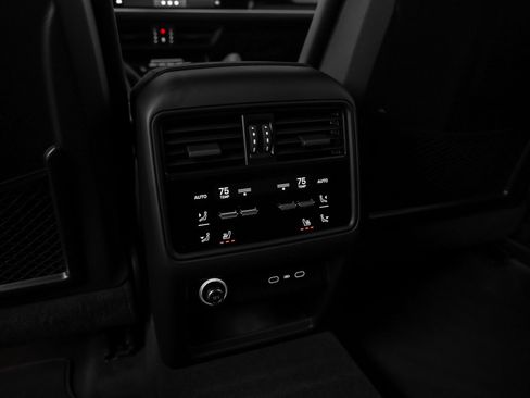 Used 2026 Porsche Cayenne AWD/4WD image 40