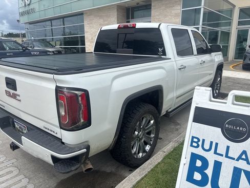 Used 2017 GMC Sierra 1500 Denali w/ Denali Ultimate Package AWD/4WD image 11