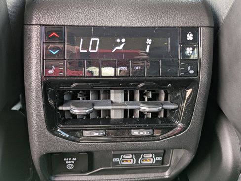 Used 2023 Jeep Grand Cherokee L Limited w/ Luxury Tech Group II image 13