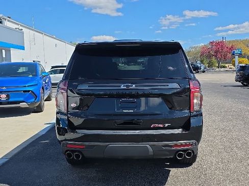 Used 2022 Chevrolet Suburban RST w/ Sport Performance Package AWD/4WD image 3