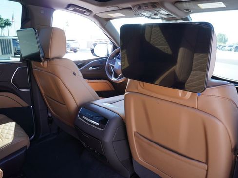 Used 2023 Cadillac Escalade Premium Luxury image 11