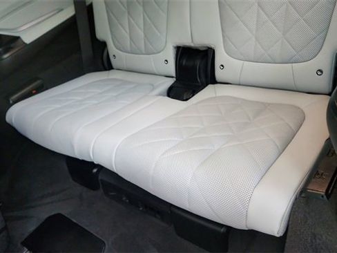 Used 2023 BMW X7 xDrive40i w/ M Sport Package image 32