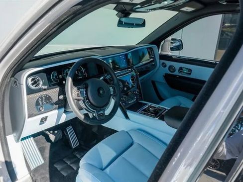 Used 2025 Rolls-Royce Cullinan Black Badge image 17