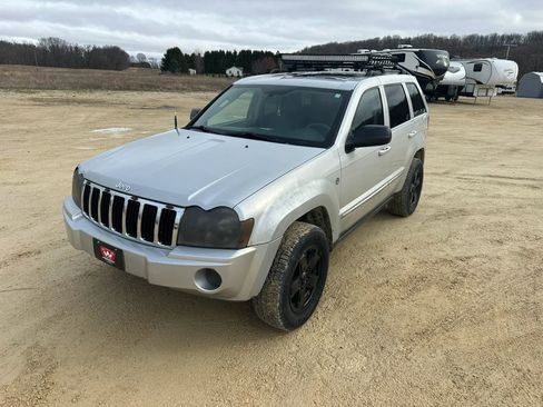 Used 2007 Jeep Grand Cherokee Limited w/ Trailer Tow Group IV image 2