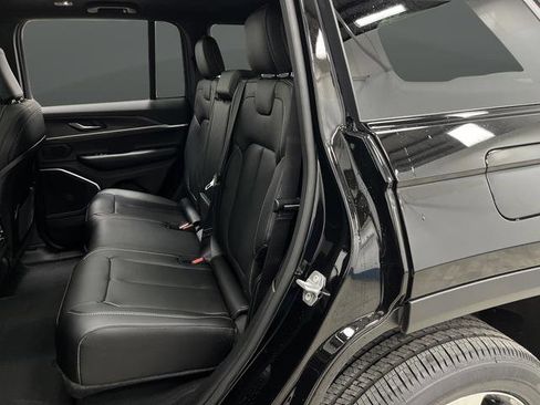 New 2026 Jeep Grand Cherokee Limited w/ Luxury Tech Group II image 30