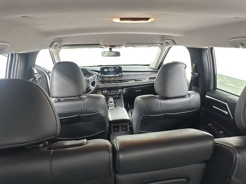 Used 2024 Mitsubishi Outlander SE Black Edition image 18