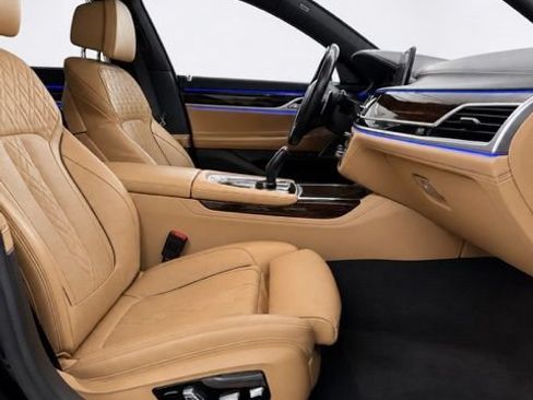 Used 2022 BMW 750i xDrive w/ Executive Package AWD/4WD image 27