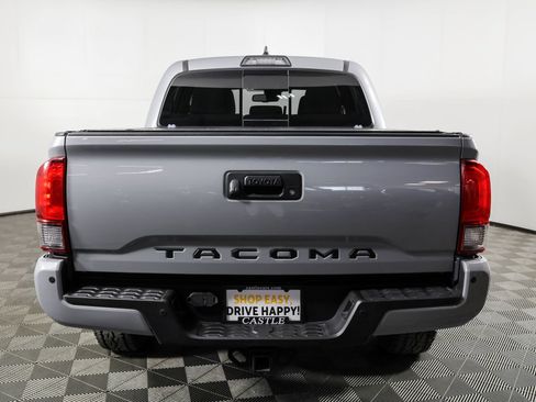 Used 2018 Toyota Tacoma TRD Off-Road w/ Technology Package AWD/4WD image 16