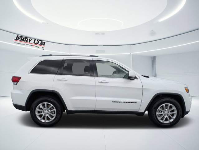Certified 2021 Jeep Grand Cherokee Laredo RWD image 2