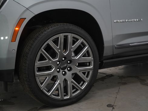 Used 2025 GMC Yukon Denali Ultimate w/ LPO, Floor Liner Package image 35