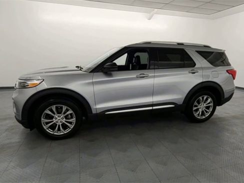 Used 2022 Ford Explorer Limited w/ Equipment Group 301A image 4