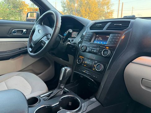 Used 2018 Ford Explorer XLT FWD image 19