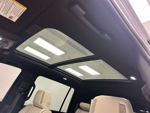 Used 2022 Cadillac Escalade ESV Sport AWD/4WD image 32