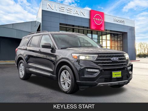 Used 2021 Ford Explorer XLT w/ Equipment Group 202A image 2