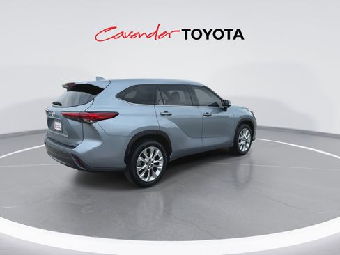 Used 2023 Toyota Highlander Limited image 8