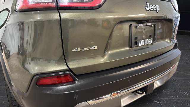 Used 2021 Jeep Cherokee Limited w/ Trailer Tow Group AWD/4WD image 34