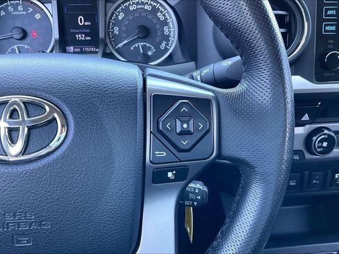 Used 2017 Toyota Tacoma SR5 w/ Tow Package AWD/4WD image 18