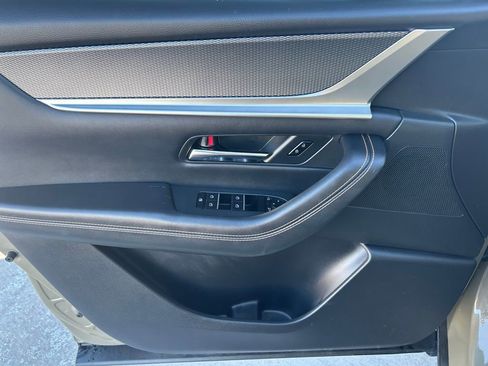 Used 2025 MAZDA CX-70 Plug-In Hybrid w/ Premium Pkg image 10