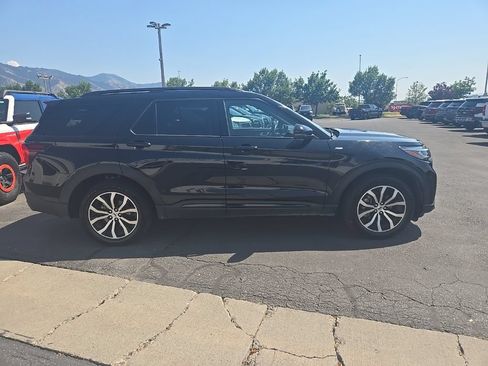 Used 2025 Ford Explorer ST-Line AWD/4WD image 4