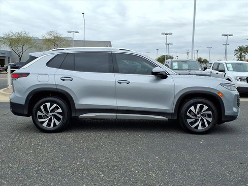 Certified 2025 Volkswagen Tiguan S image 8