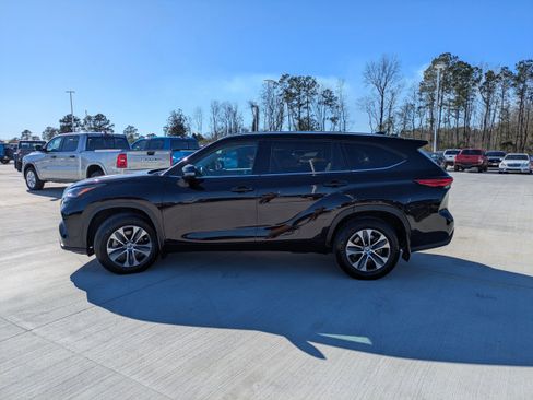 Used 2022 Toyota Highlander XLE FWD image 4