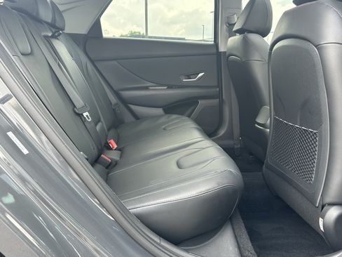 Used 2023 Hyundai Elantra Limited FWD image 15