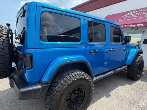 Used 2025 Jeep Wrangler Unlimited Sahara w/ Safety Group AWD/4WD image 3