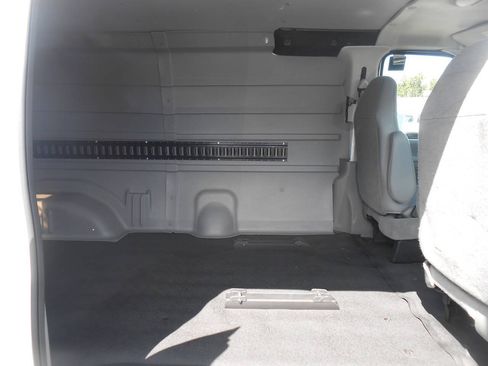 Used 2006 Ford E-250 and Econoline 250 Extended RWD image 14