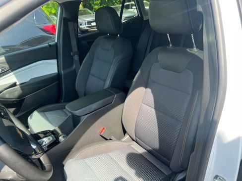 Used 2025 Chevrolet Trax LT w/ LT Convenience Package FWD image 22