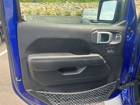 Used 2019 Jeep Wrangler Unlimited Sahara w/ Cold Weather Group AWD/4WD image 14