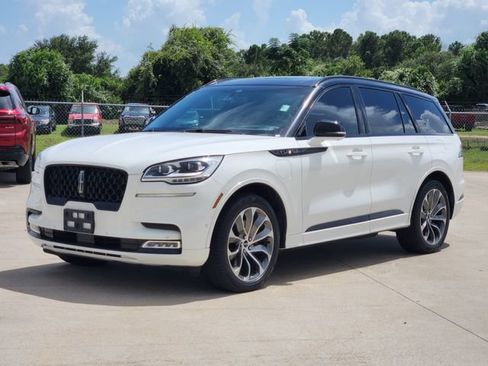Used 2020 Lincoln Aviator Grand Touring w/ Equipment Group 302A AWD/4WD image 3