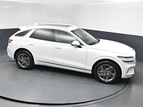 Used 2025 Genesis GV70 2.5T w/ Select Package image 21