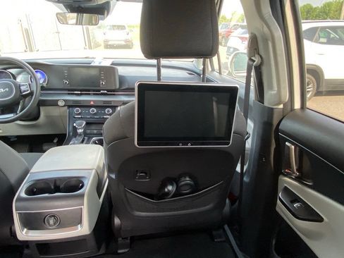 Used 2022 Kia Carnival LX FWD image 12