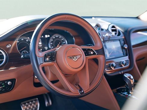 Used 2019 Bentley Bentayga image 26