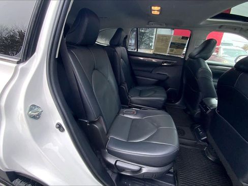 Used 2023 Toyota Highlander Limited AWD/4WD image 18